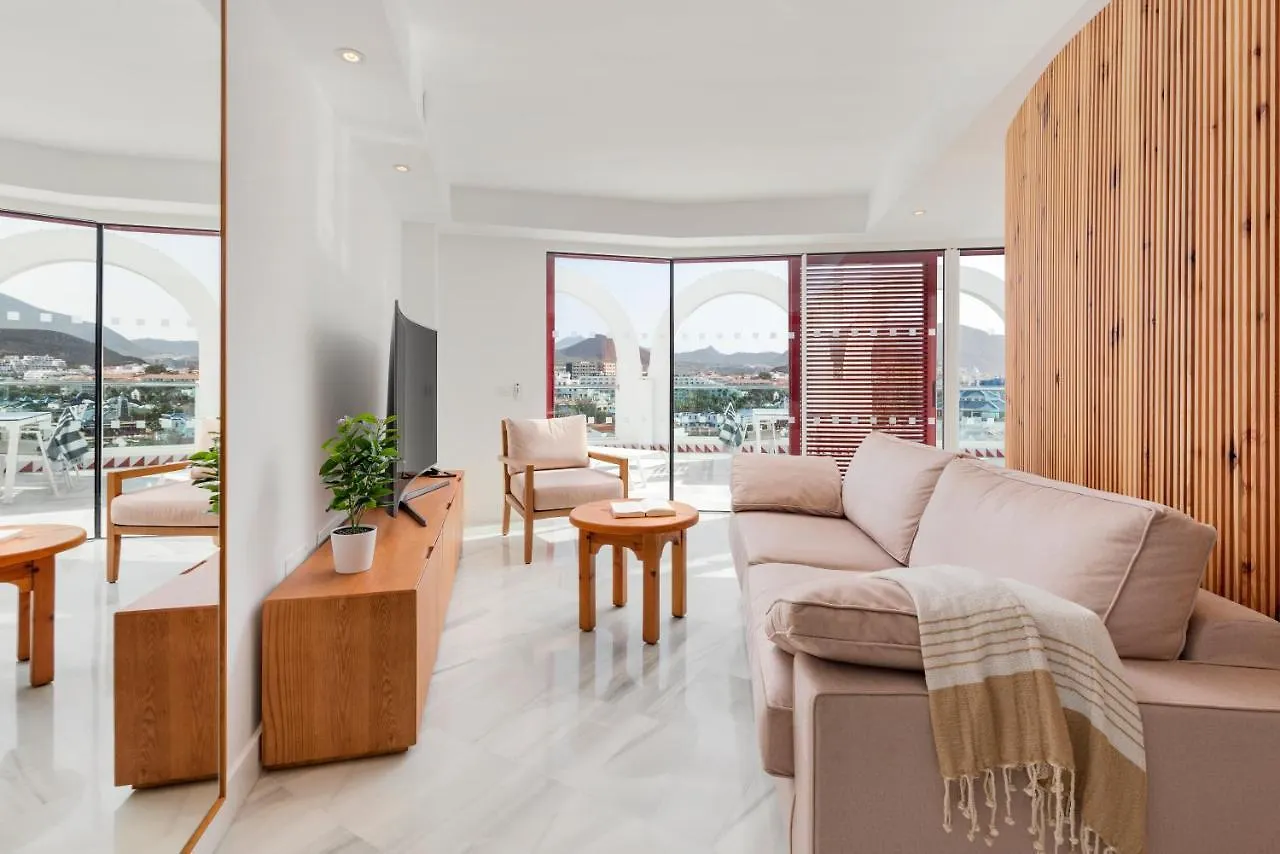 Tower Suites By Upper Luxury Housing - Parque Santiago Playa de las Américas 0*,  Spanje